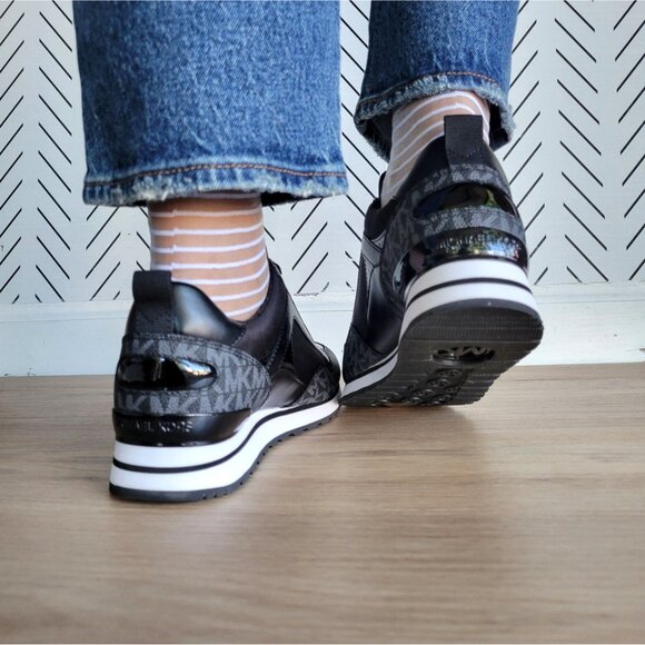 ❤️MICHAEL KORS WILMA Trainer Sneaker 10 Women Black Monogram Fashion Lifestyle❤️ - Picture 6 of 10